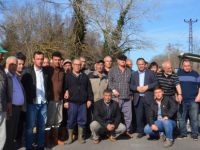 Yörükler köylüleri yolu kesdiler