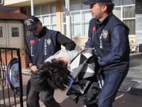 Travesti polise saldırdı