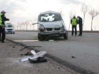 Mucura kapılan araç takla attı