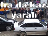 Bafra`da iki araç birbirine girdi