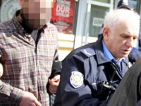 KIRMIZI IŞIKTA GEÇEN ARACIN SÜRÜCÜSÜ ESRARLA YAKALANDI