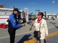 Emniyetten Bayanlara Çiçek