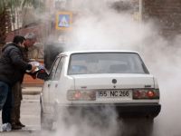 Bafra,da otomobil yandı