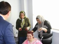 Yaşlılar haftasında yaşlılara saç ve cilt bakımı yapıldı