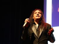 Gökhan Kırdar ''yerine sevemem'' şarkısını kime yazdığını açıkladı