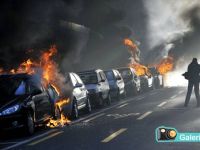 PARK HALİNDEKİ ARAÇLAR YAKILDI