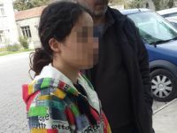 Polis aracını tekmeleyen kadın tutuklandı
