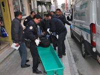 Otel odasında ölü bulundu