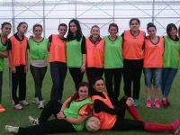 Bafralı bayanlar halı sahada hünerlerini sergiledi.