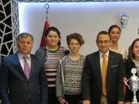 Kaymakam Çağlar şampiyon kızları kabul etti