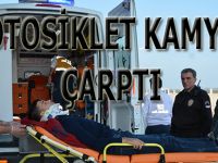 Bafra`da Motosiklet ile kamyona çarpan genç yaralandı