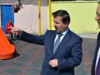 BELEDİYE BARBAROS İLKOKULU’NA OYUN PARKI KURDU