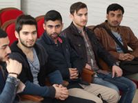 Yabancı öğrencilere Türkçe dersi