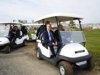 Seminerden sonra golf sahasını gezdiler