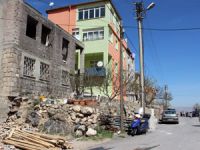 Karısını baltayla öldürdü