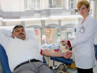 İl il dolaşıp kan bağışında bulunuyor
