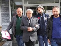 Kavgada aracına zarar veren şahısı bıçakladı