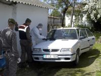 Hırsızlar otomobil'in teyp ve aküsünü çaldı