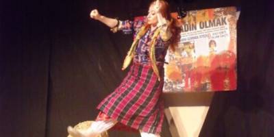 Aile içi şiddete yönelik tiyatro gösterimi