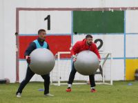 Hami hocayı zorlayan iki futbolcu