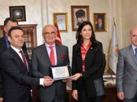 Başkan Yılmaz'a 40.yıl plaketi