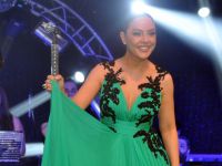 EBRU GÜNDEŞ, KUŞADASI'ND6A SAHNEYE ÇIKTI