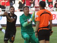 MUSLERA İSYAN ETTİ