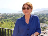 Demet Akbağ televizyon ekranlarına geri dönüyor