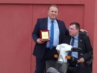 Harçlıklarını biriktirdiler tekerlekli sandalye aldılar