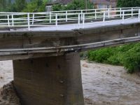 Alaçam'da köprü yıkılmak üzere