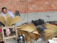 Yılda 5 bin süpürge bağlıyor