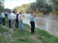 Balık tutarken nehre düştü