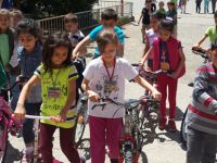 Eğleniyorum,Trafik kurallarını öğreniyorum