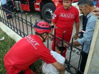 Çocuğun kafası parmaklığa sıkıştı