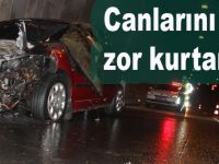 Yanan araçtan canlarını zor kurtardılar