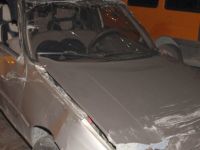 Polis otosuna çarpan sürücü kaçtı