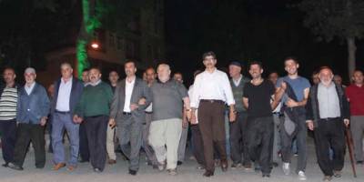 Kavak demokrasi için yürüdü