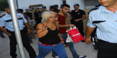 Polis Aracını Taşladı