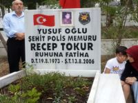 ŞEHİT RECEP TOKUR KABRİ BAŞINDA DUALARLA ANILDI