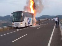 28 yolcusu bulunan otobüs alevlere teslim oldu