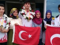 Şampiyonlar Samsun'da çiçeklerle karşılandı