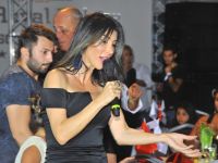 İzmir’de Hande Yener rüzgarı