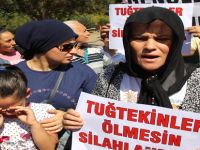 Parkta öldürülen evlatları için eylem yapıyorlar