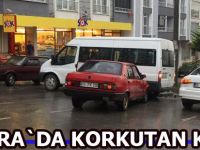 Bafra`da okul servisi ile otomobil çarpıştı