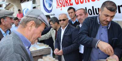 Havza'da Anadolu gençlik aşure dağıttı