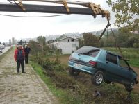 Otomobil şarampole yuvarlandı: 2 yaralı