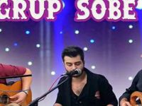 Grup söbe ile AVM'de canlı müzik keyfi