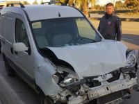 Kamyonet minibüse arkadan çarptı: 1 yaralı