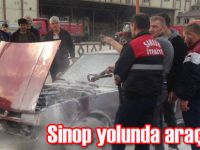 Sinop yolunda seyir halindeki araç yandı