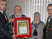 Şehadet Belgesi’ni Başkan Topaloğlu Teslim Etti.